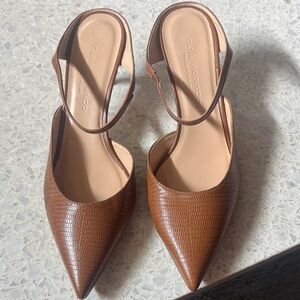 Club Monaco Tan Pointed Heels Made in Italy